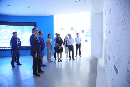 深化經(jīng)貿(mào)合作，共探醫(yī)藥未來 德國黑森州經(jīng)濟(jì)部外貿(mào)司司長一行考察聯(lián)環(huán)藥業(yè)